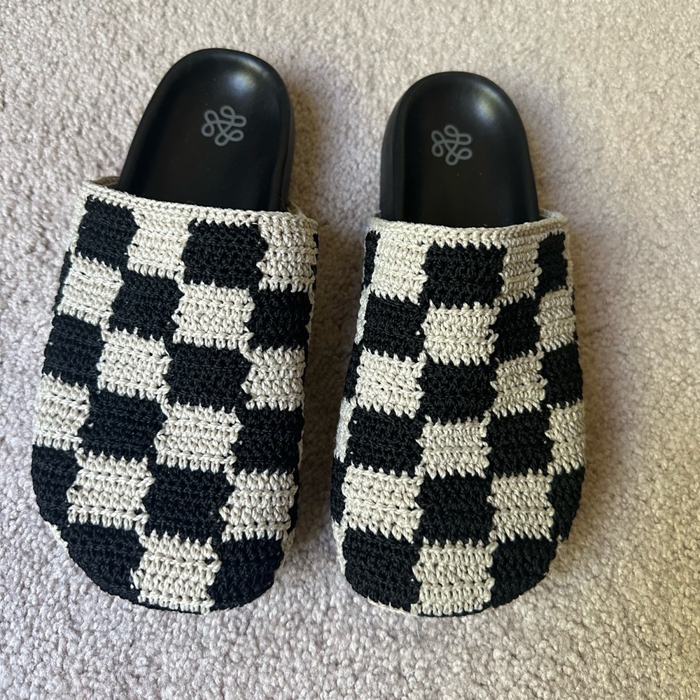 The Sak Women's Bolinas Black White Checkered Crochet Clog - Picture 5 of 12
